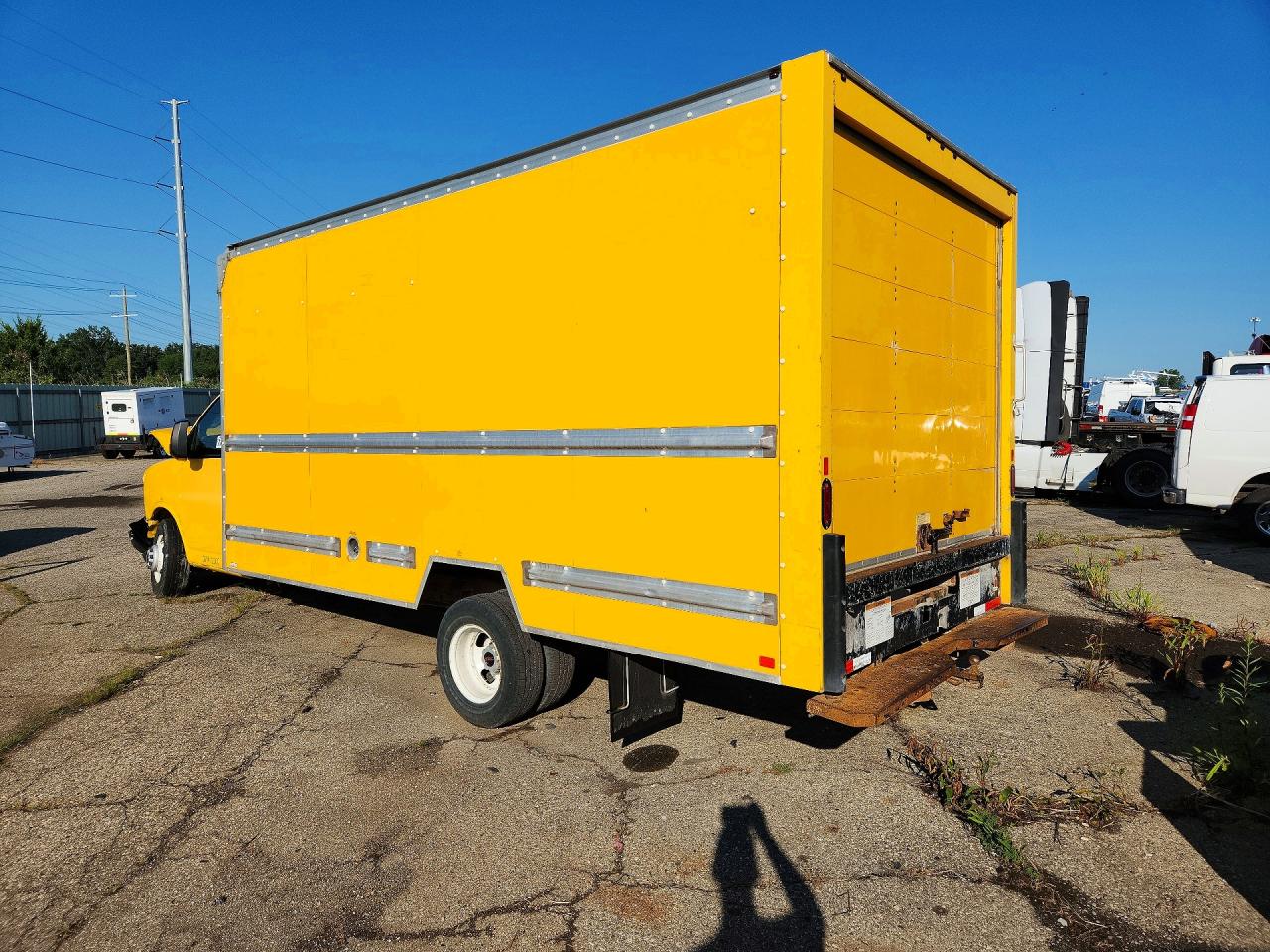 2017 GMC SAVANA CUTAWAY G3500 — снимка 2