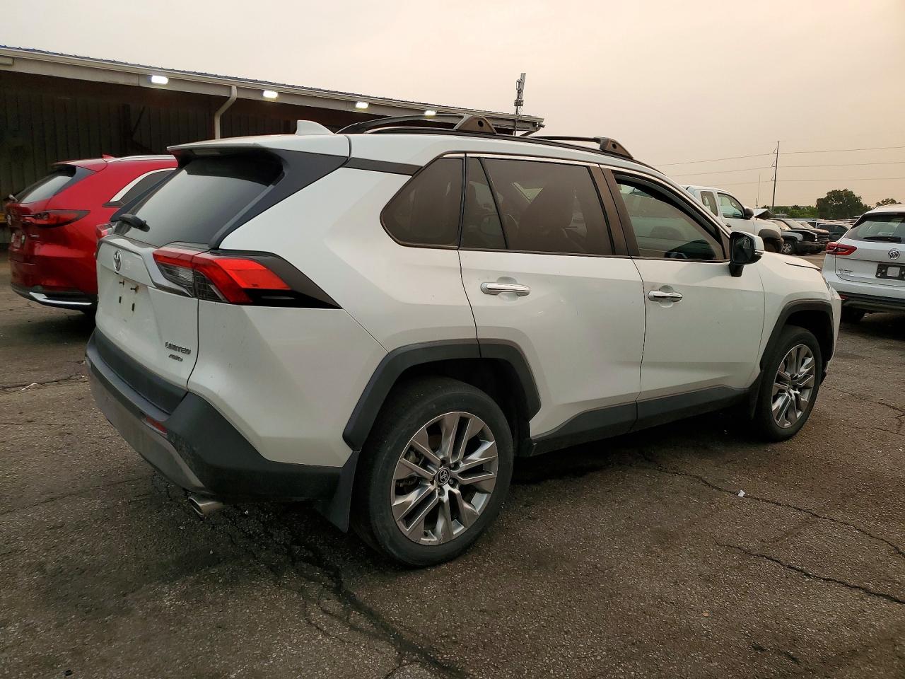 2023 TOYOTA RAV4 LIMITED — снимка 3