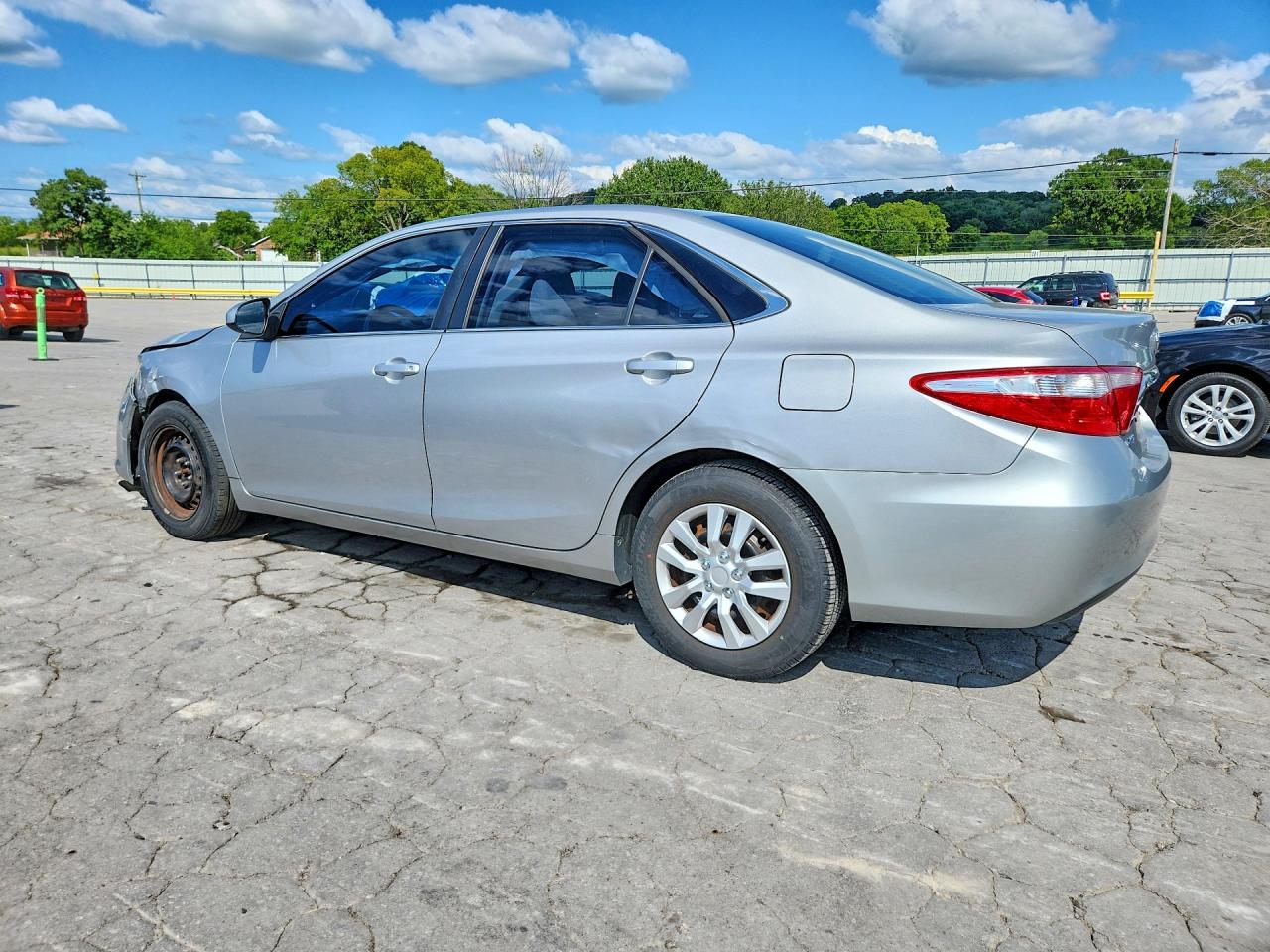 2016 TOYOTA CAMRY LE — снимка 2