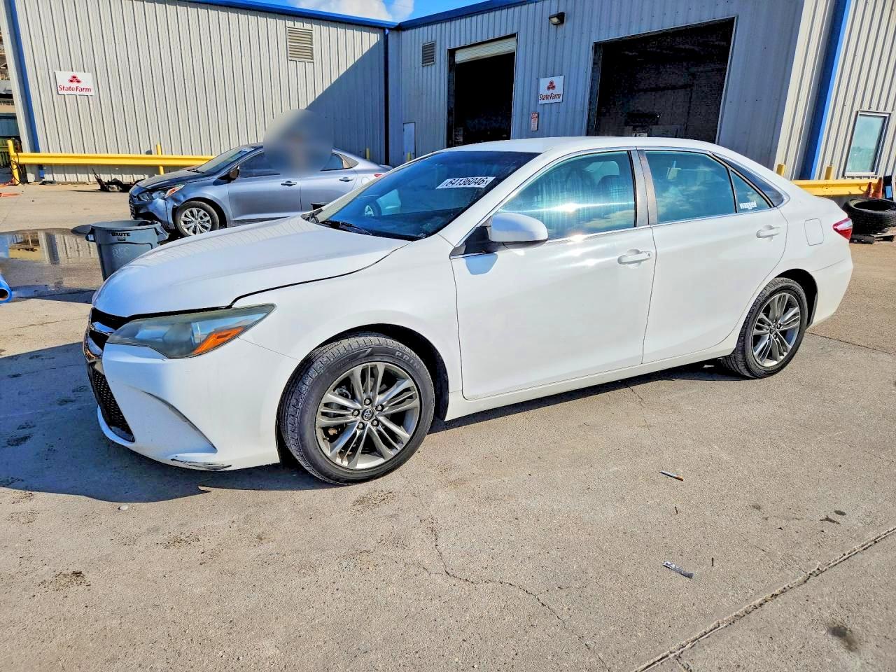 2016 TOYOTA CAMRY SE