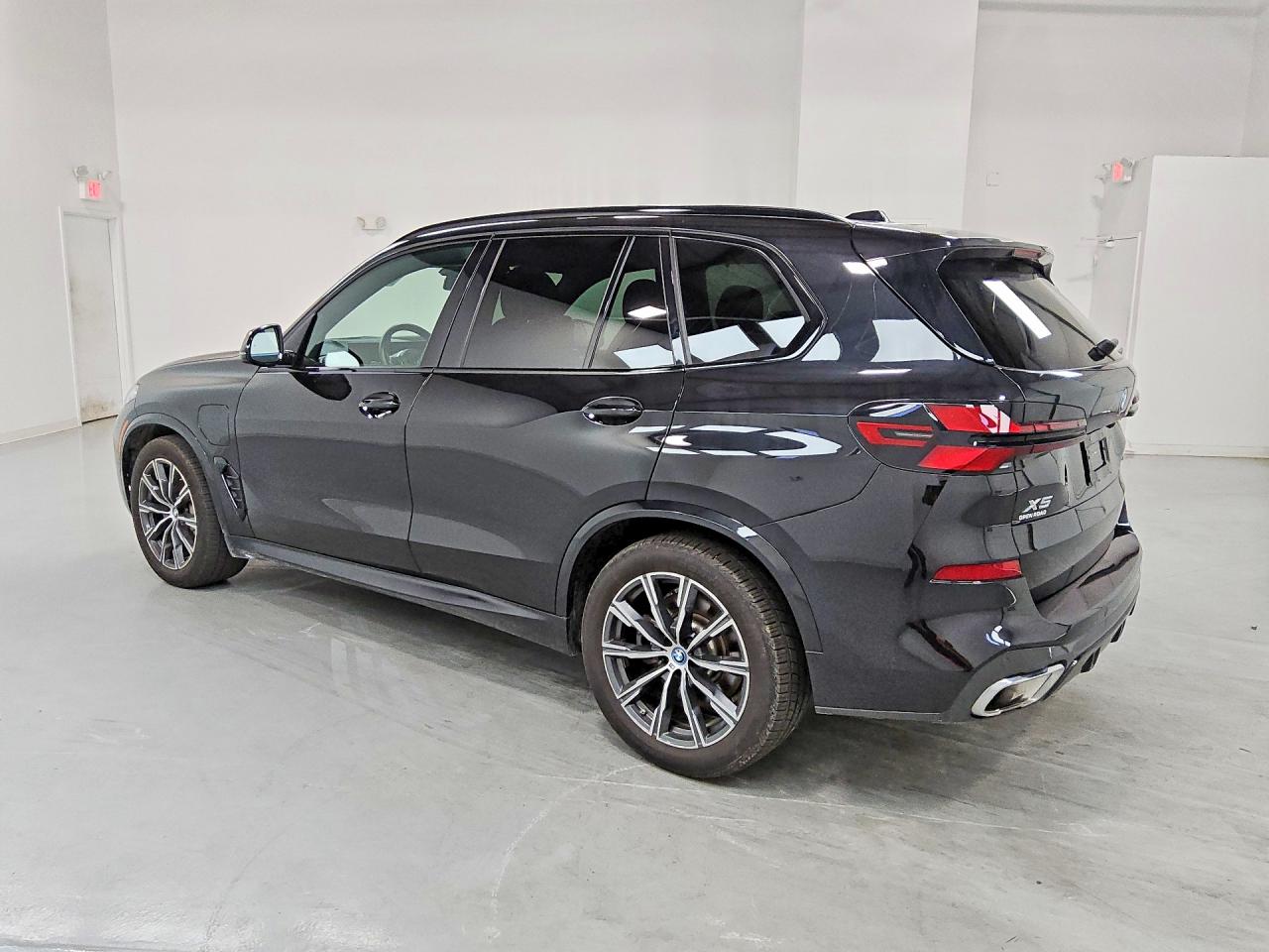 2025 BMW X5 XDRIVE50E — снимка 2