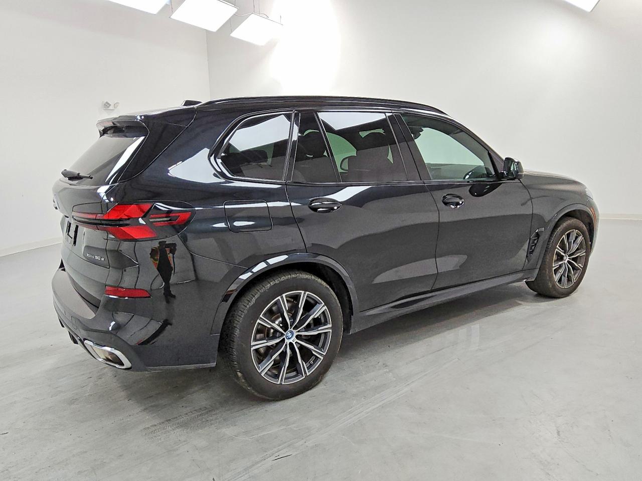 2025 BMW X5 XDRIVE50E — снимка 3