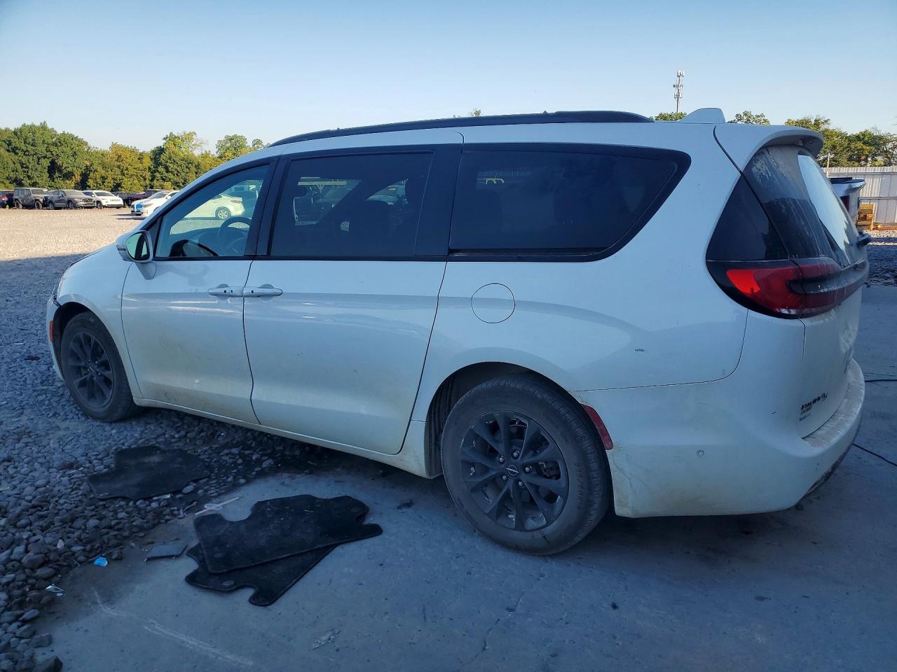 2021 CHRYSLER PACIFICA TOURING L — снимка 2
