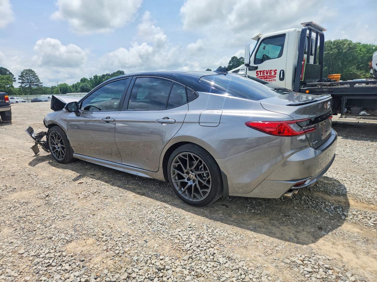 2025 TOYOTA CAMRY XSE — снимка 2