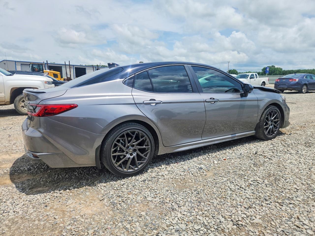 2025 TOYOTA CAMRY XSE — снимка 3