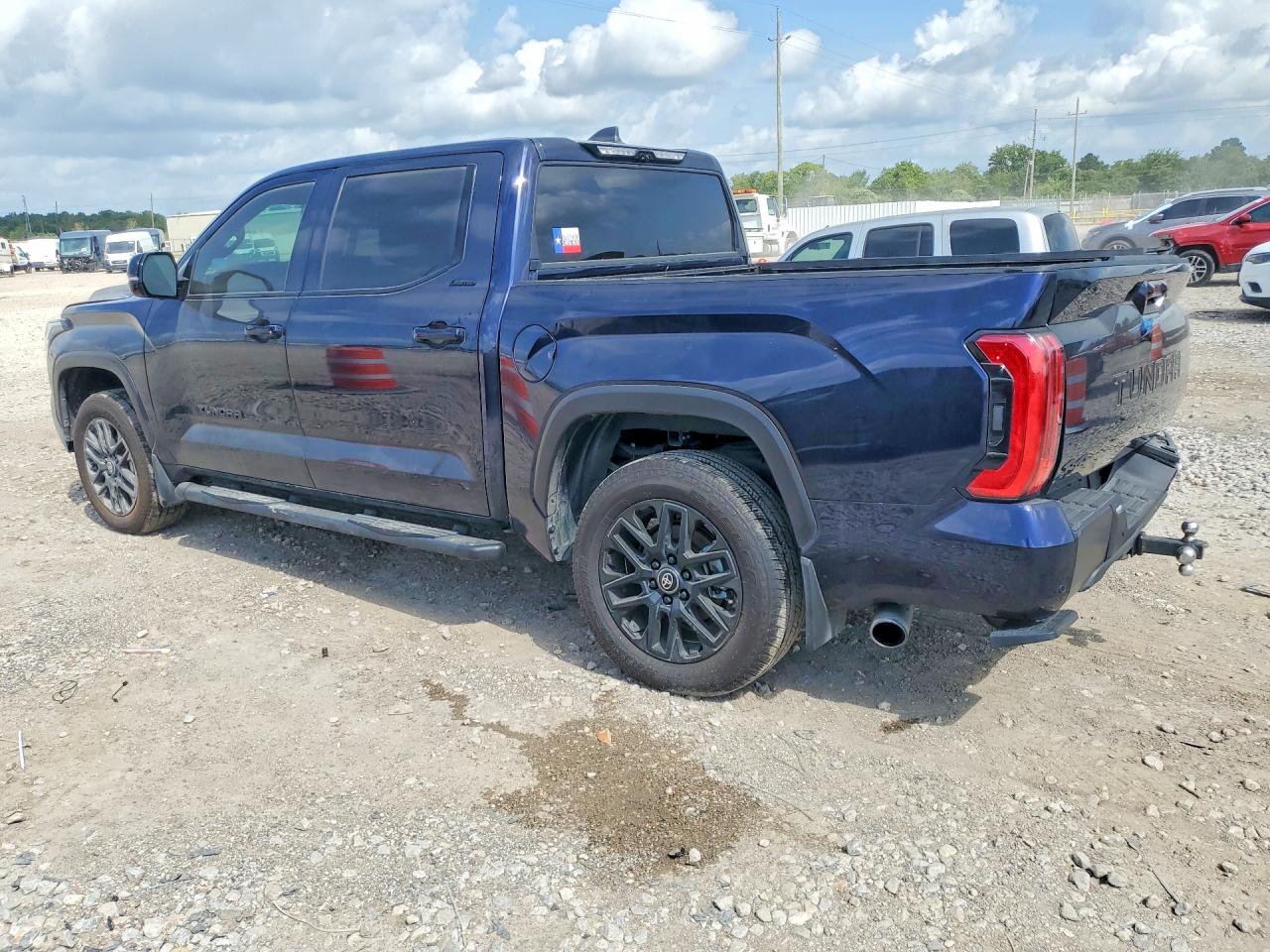 2026 TOYOTA TUNDRA LIMITED — снимка 2