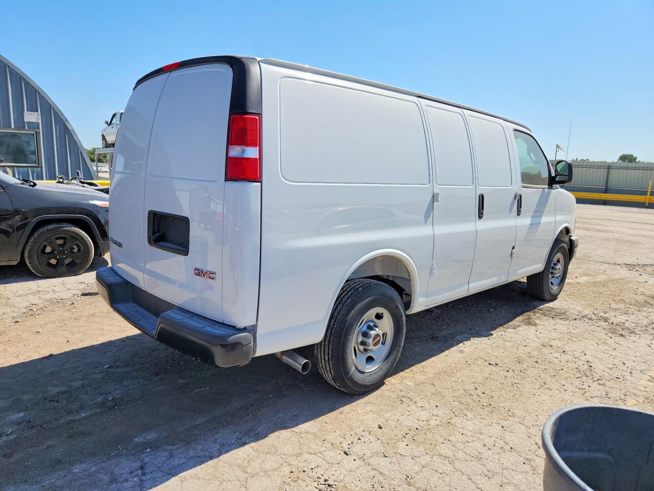 2025 GMC SAVANA G2500 — снимка 3