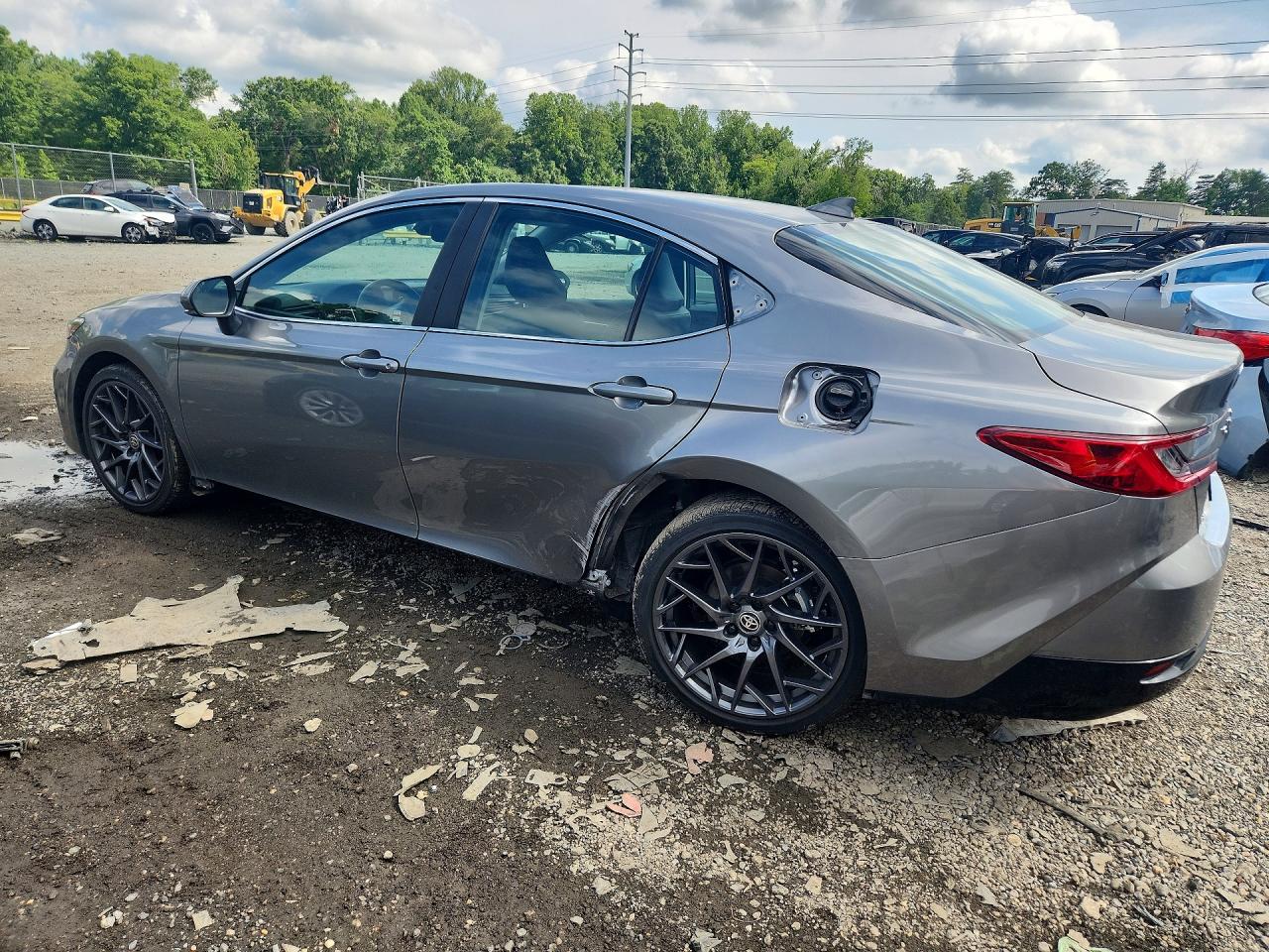 2025 TOYOTA CAMRY XLE — снимка 2