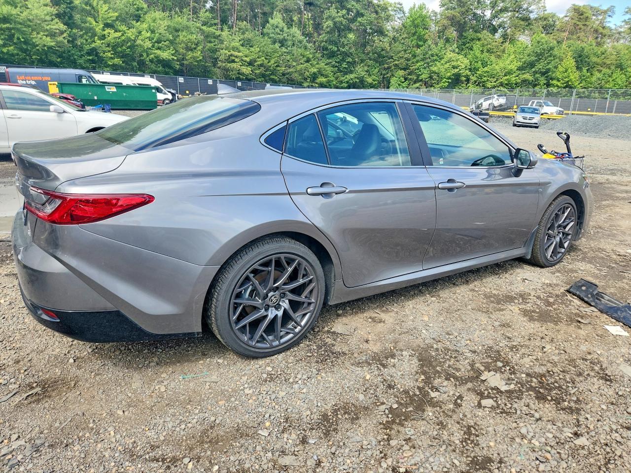 2025 TOYOTA CAMRY XLE — снимка 3