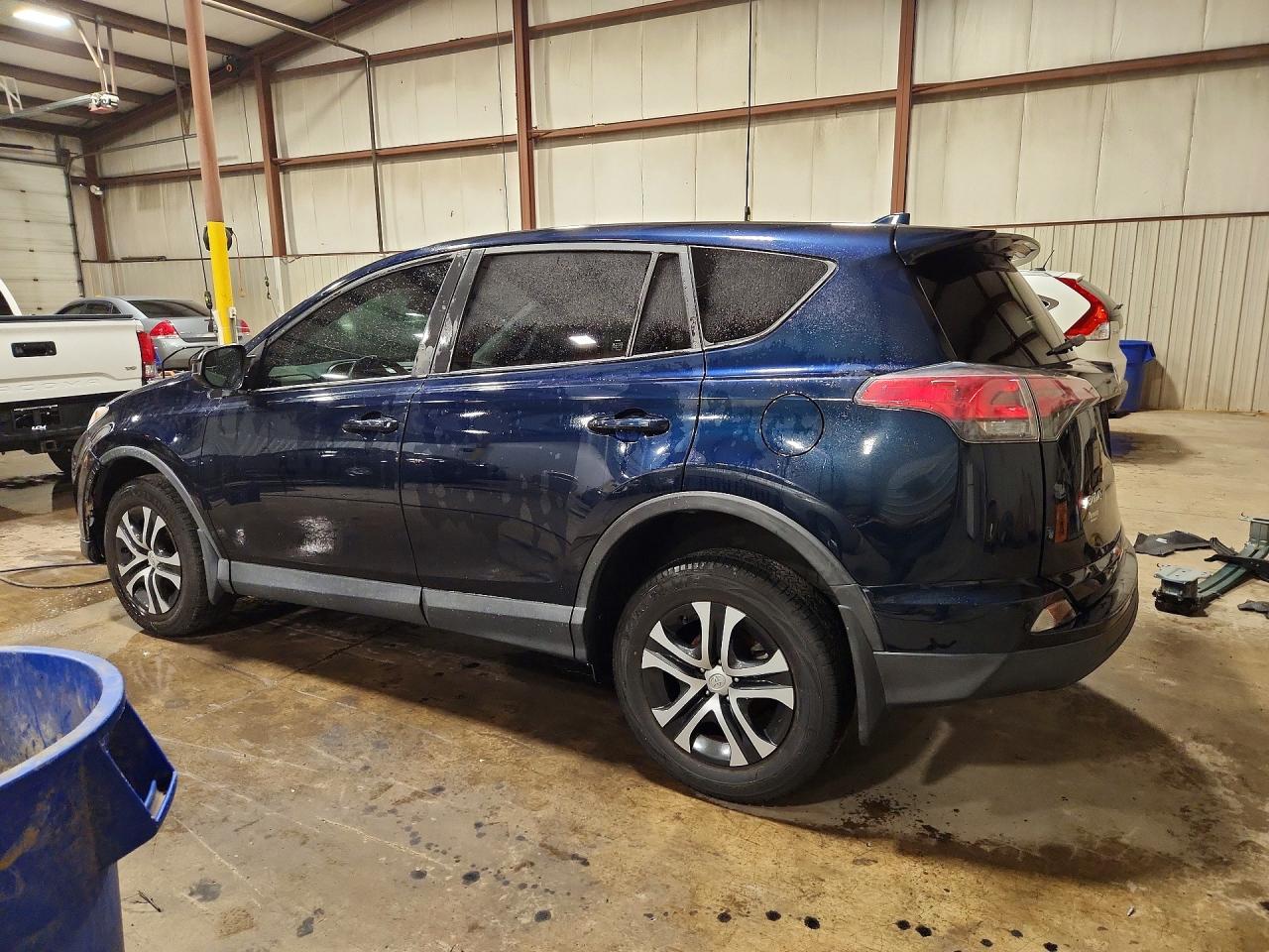 2018 TOYOTA RAV4 LE — снимка 2