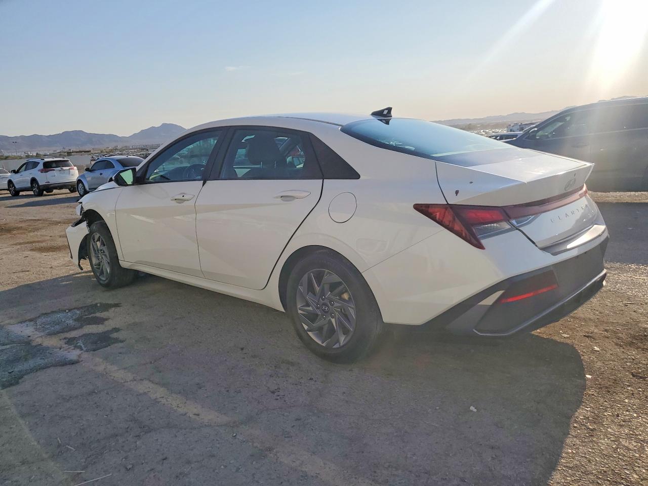 2024 HYUNDAI ELANTRA SEL — снимка 2