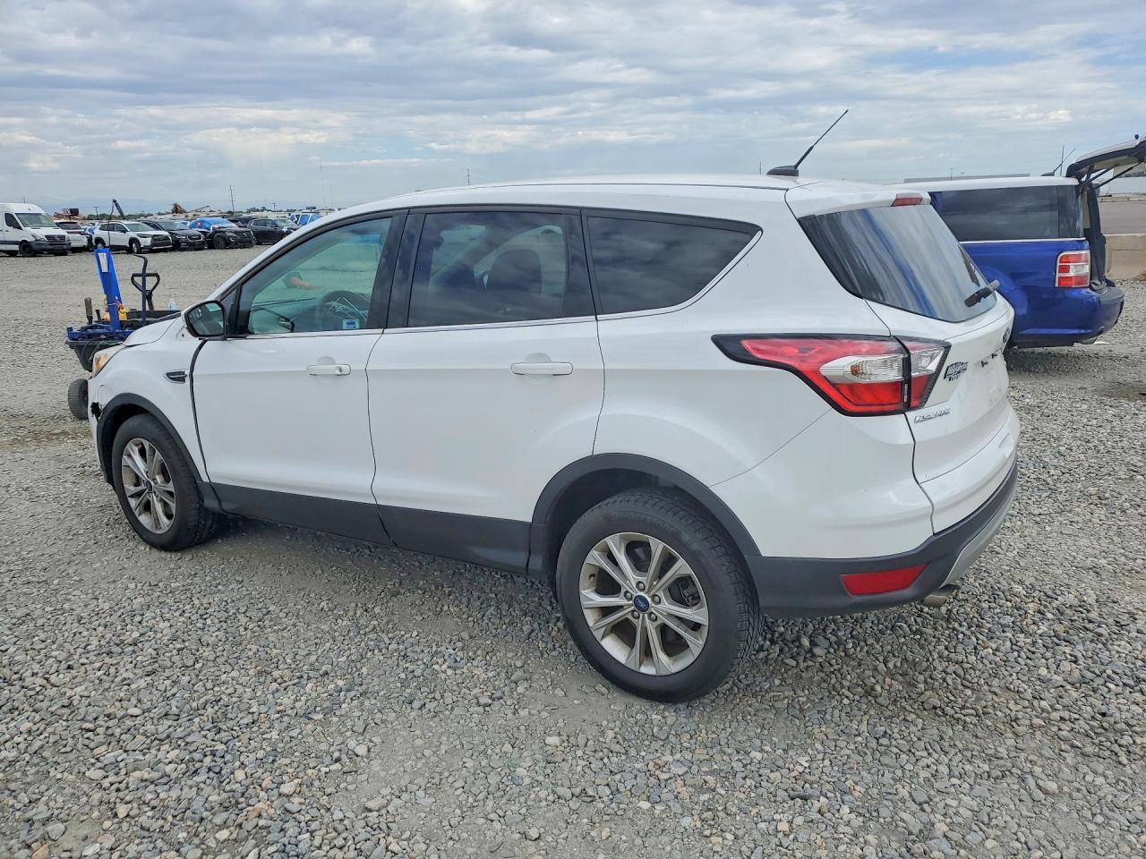 2017 FORD ESCAPE SE — снимка 2