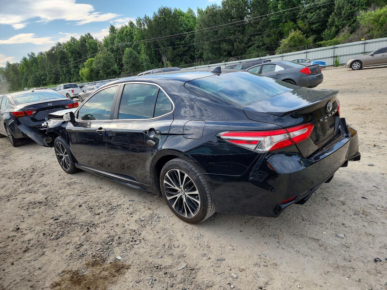 2019 TOYOTA CAMRY SE — снимка 2