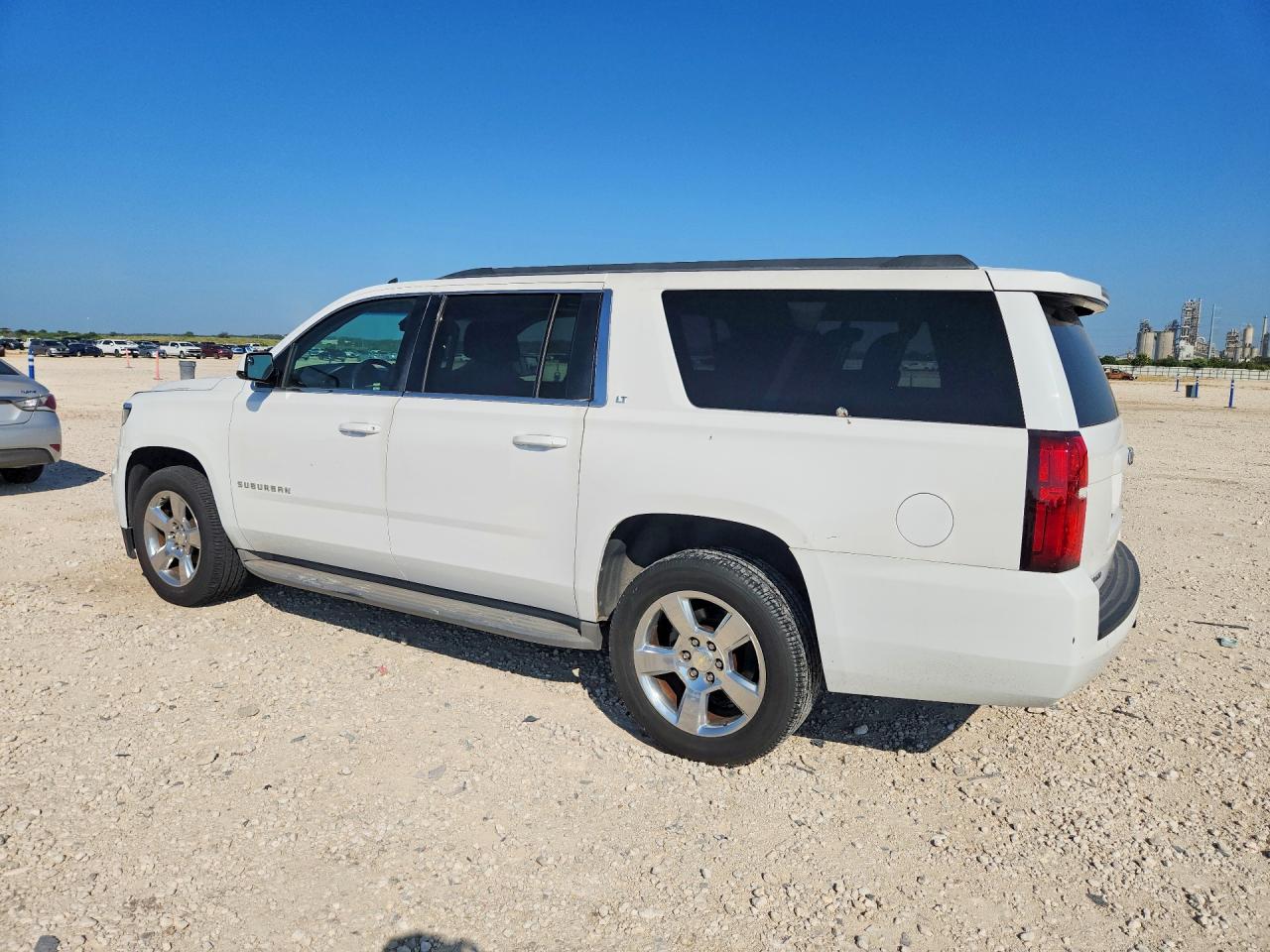 2015 CHEVROLET SUBURBAN C1500 LT — снимка 2