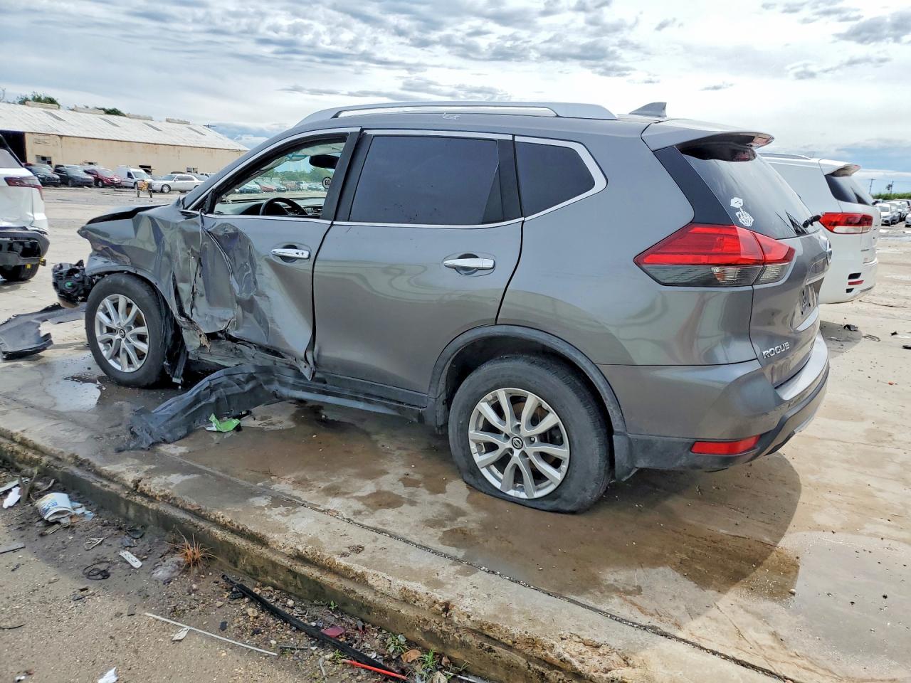 2017 NISSAN ROGUE SV — снимка 2