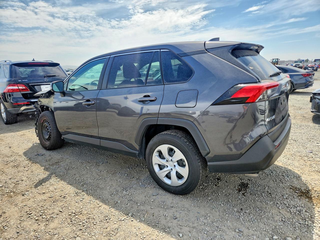 2025 TOYOTA RAV4 LE — снимка 2