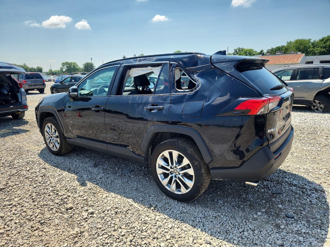 2025 TOYOTA RAV4 XLE PREMIUM — снимка 2