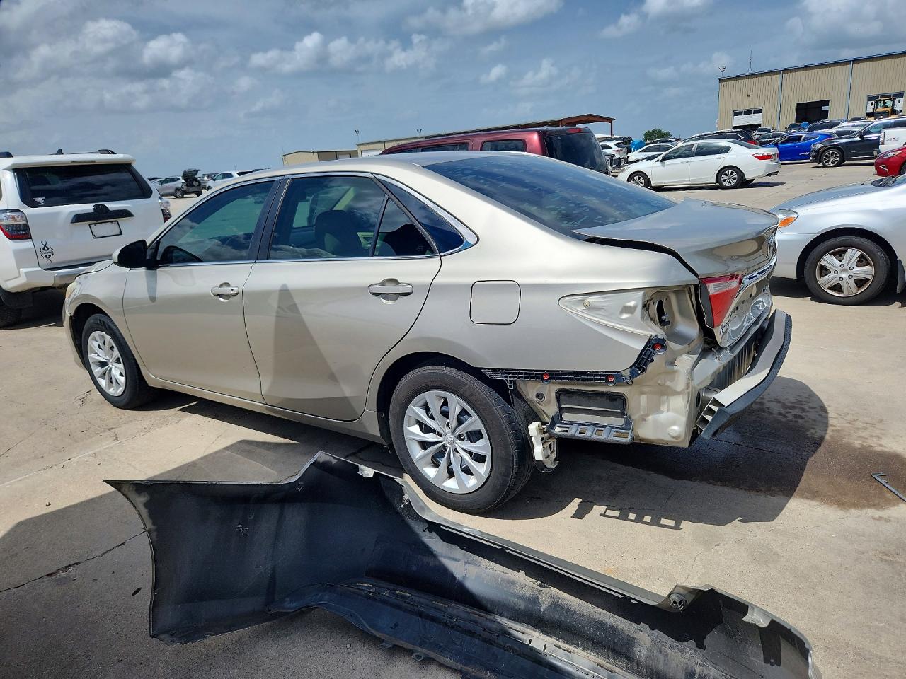 2015 TOYOTA CAMRY LE — снимка 2