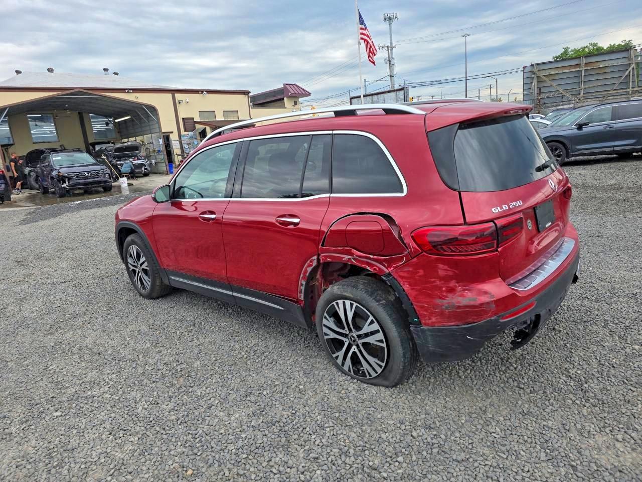 2024 MERCEDES-BENZ GLB 250 4MATIC — снимка 2