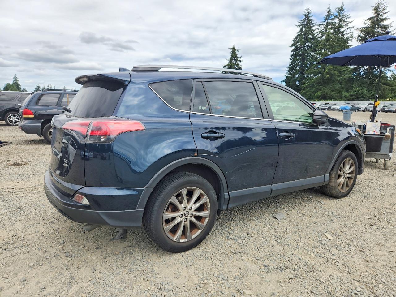 2018 TOYOTA RAV4 LE — снимка 3