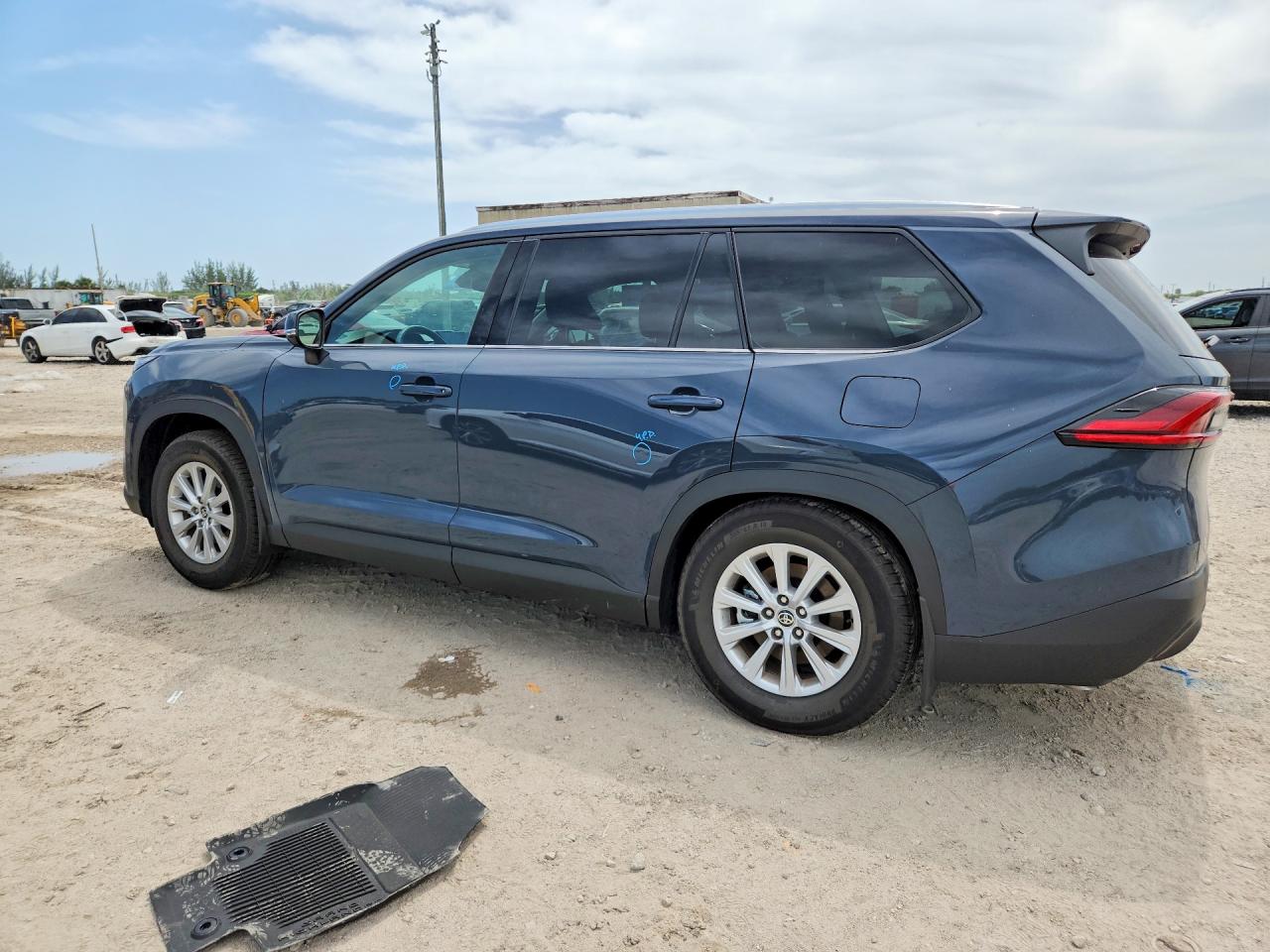 2026 TOYOTA GRAND HIGHLANDER XLE — снимка 2