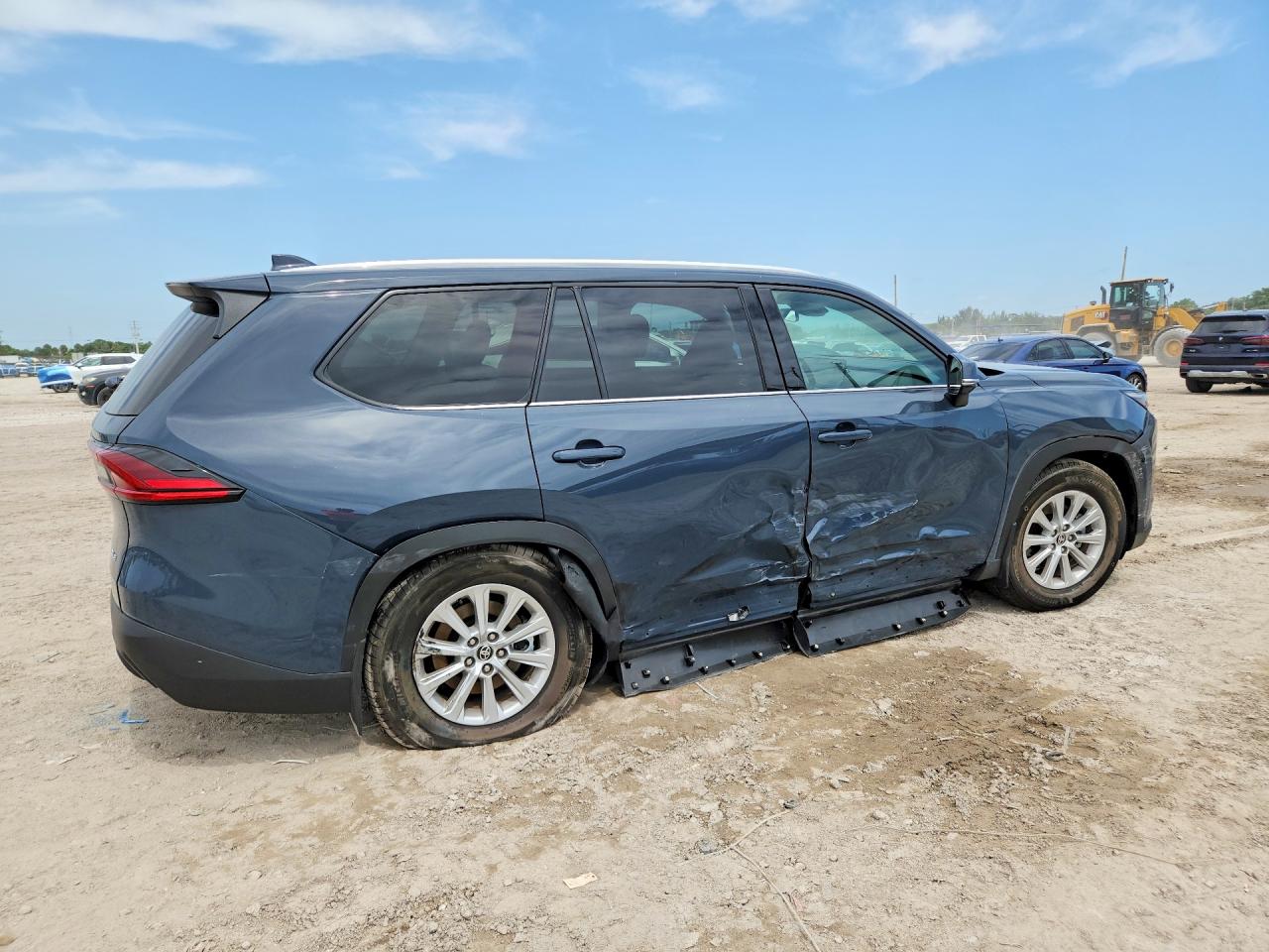 2026 TOYOTA GRAND HIGHLANDER XLE — снимка 3
