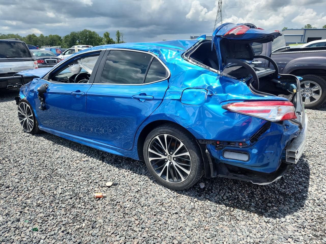 2020 TOYOTA CAMRY SE — снимка 2