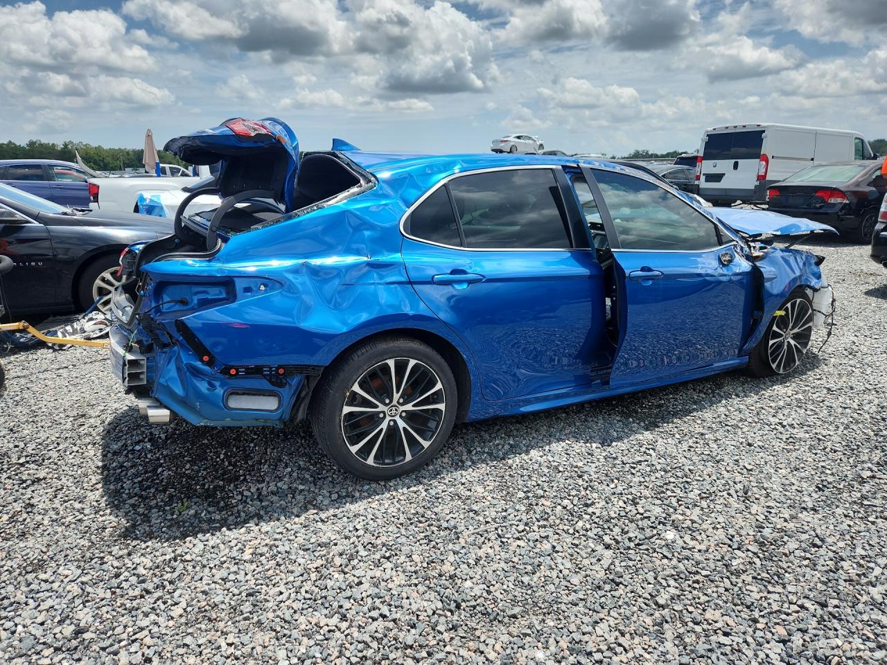 2020 TOYOTA CAMRY SE — снимка 3