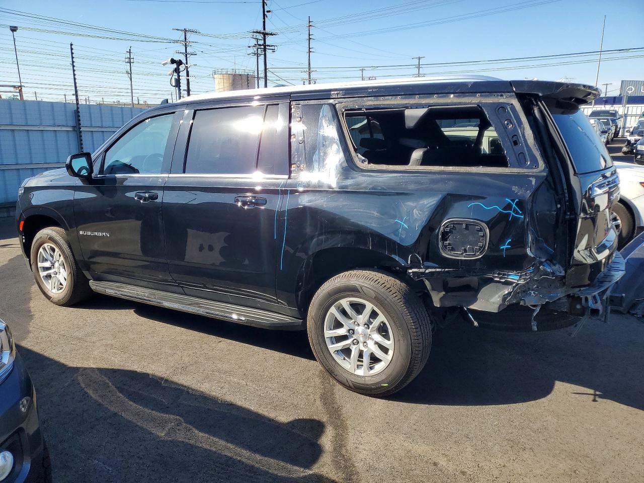 2023 CHEVROLET SUBURBAN C1500 LT — снимка 2