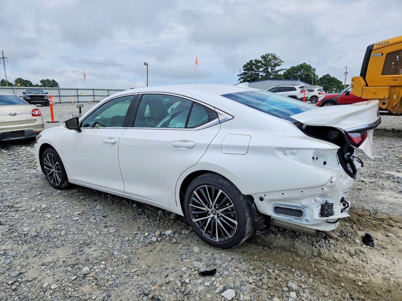 2025 LEXUS ES 300H BASE — снимка 2