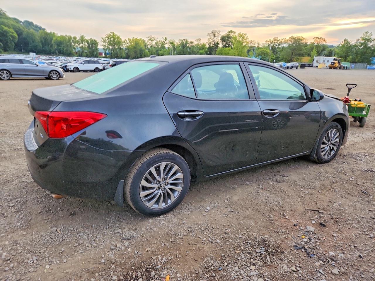 2018 TOYOTA COROLLA XLE — снимка 3