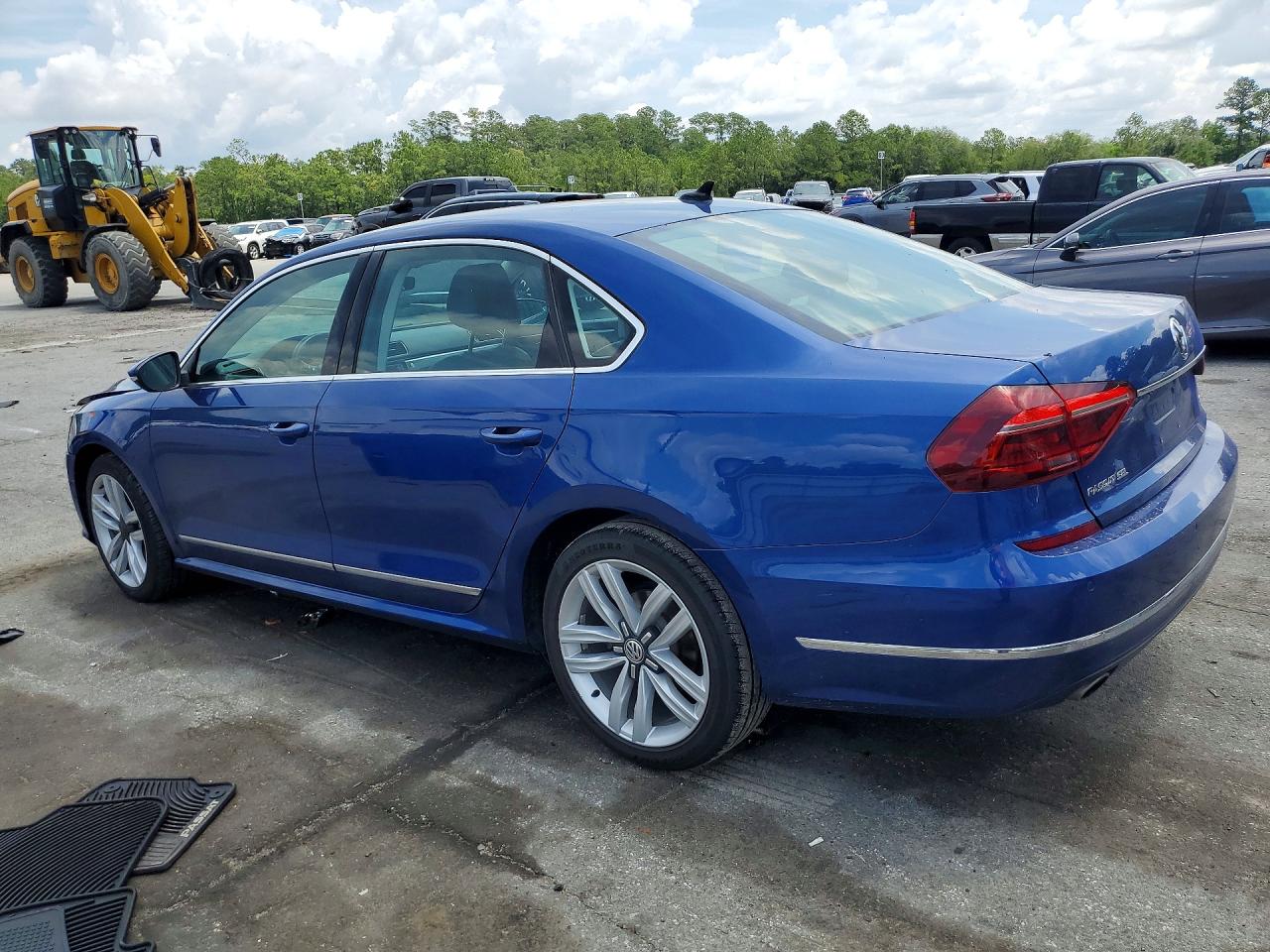 2017 VOLKSWAGEN PASSAT SEL PREMIUM — снимка 2