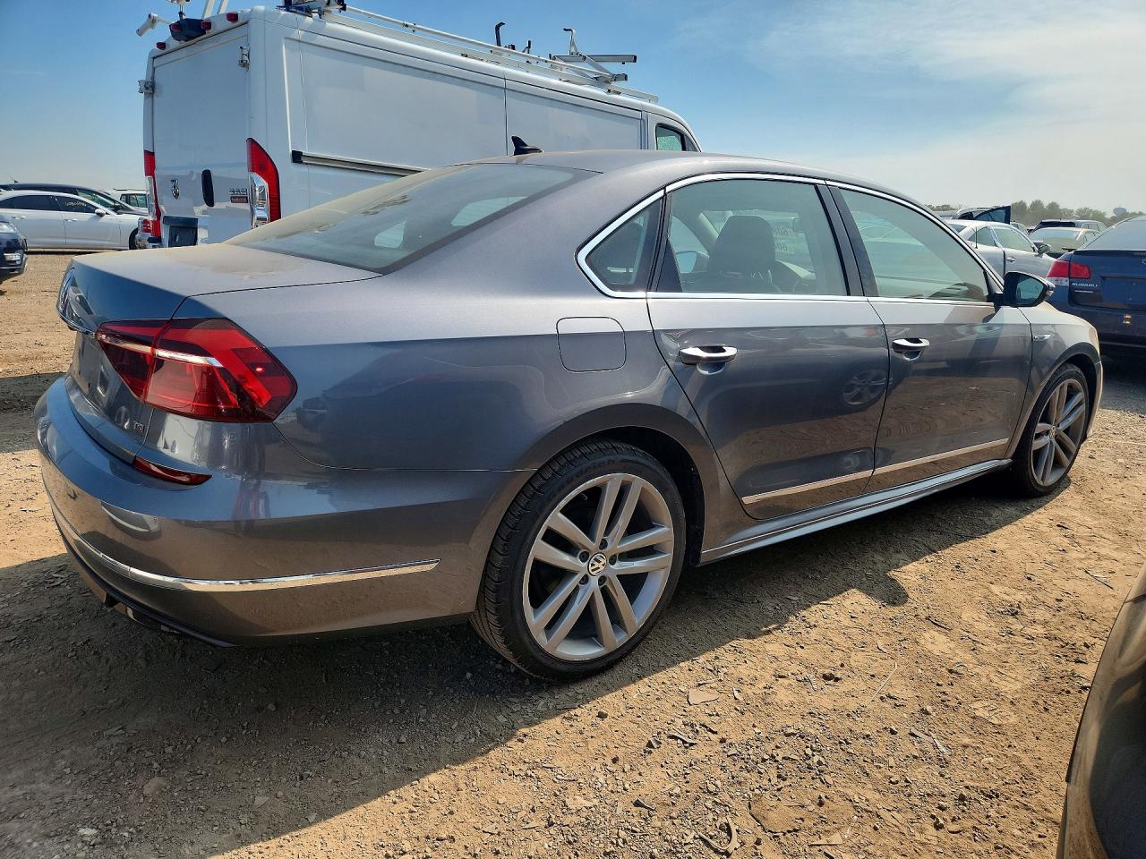 2017 VOLKSWAGEN PASSAT R-LINE — снимка 3
