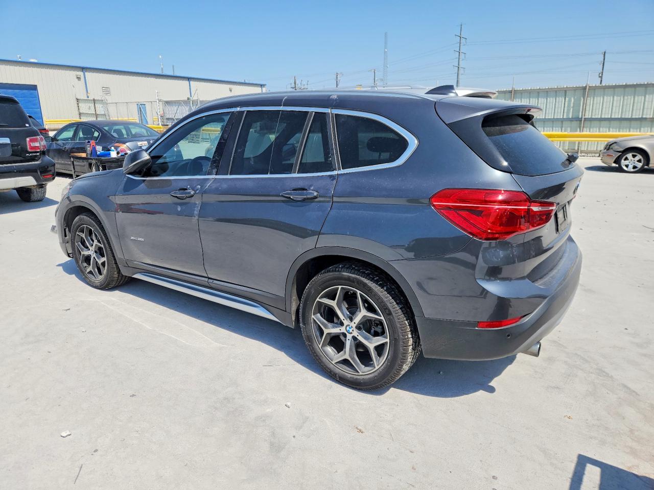 2017 BMW X1 XDRIVE28I — снимка 2