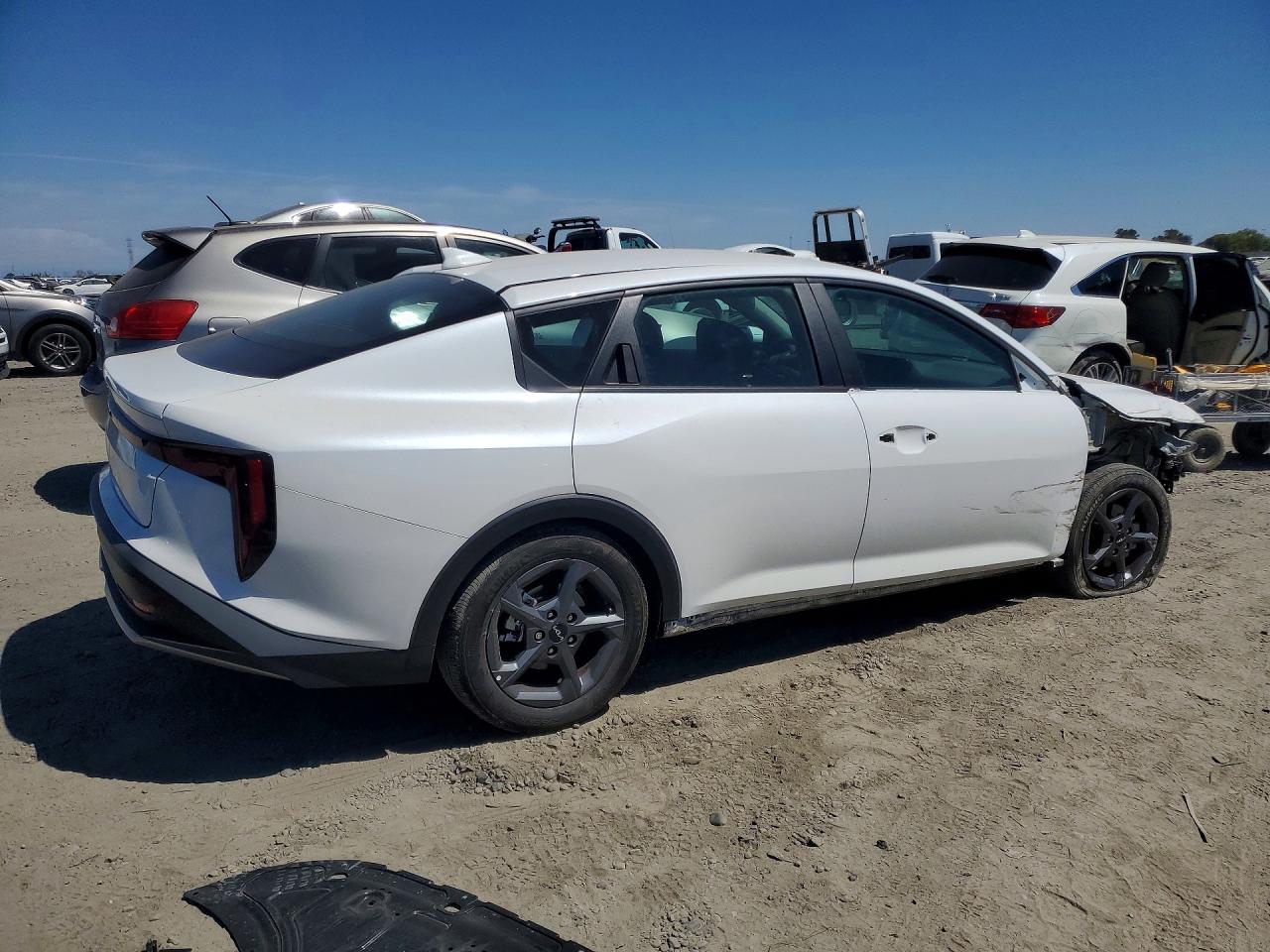 2025 KIA K4 LXS — снимка 3