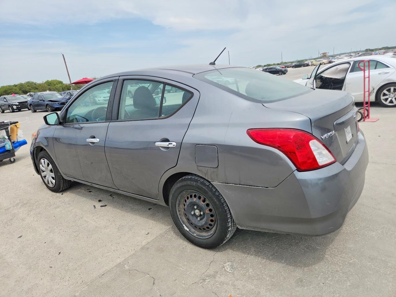 2018 NISSAN VERSA SV — снимка 2
