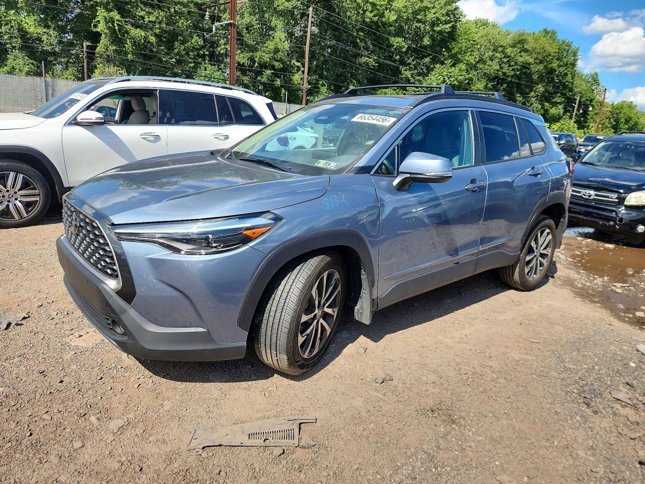 2024 TOYOTA COROLLA CROSS XLE