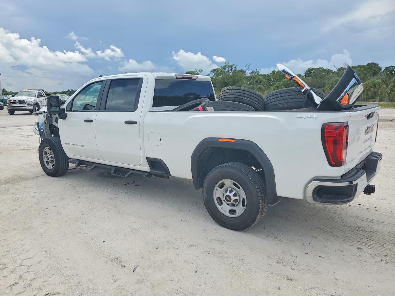 2024 GMC SIERRA K2500 HEAVY DUTY — photo 2