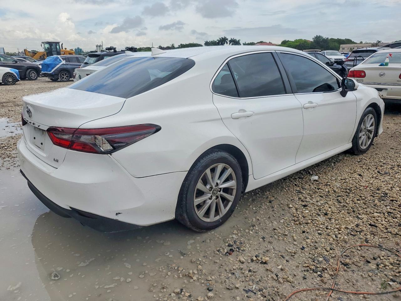 2022 TOYOTA CAMRY LE — снимка 3