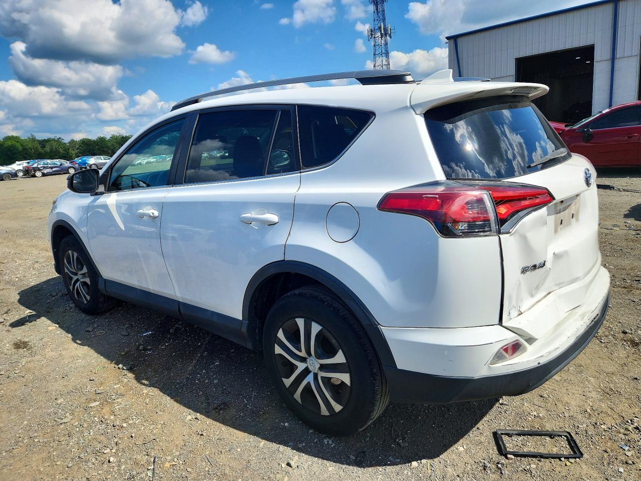 2017 TOYOTA RAV4 LE — снимка 2
