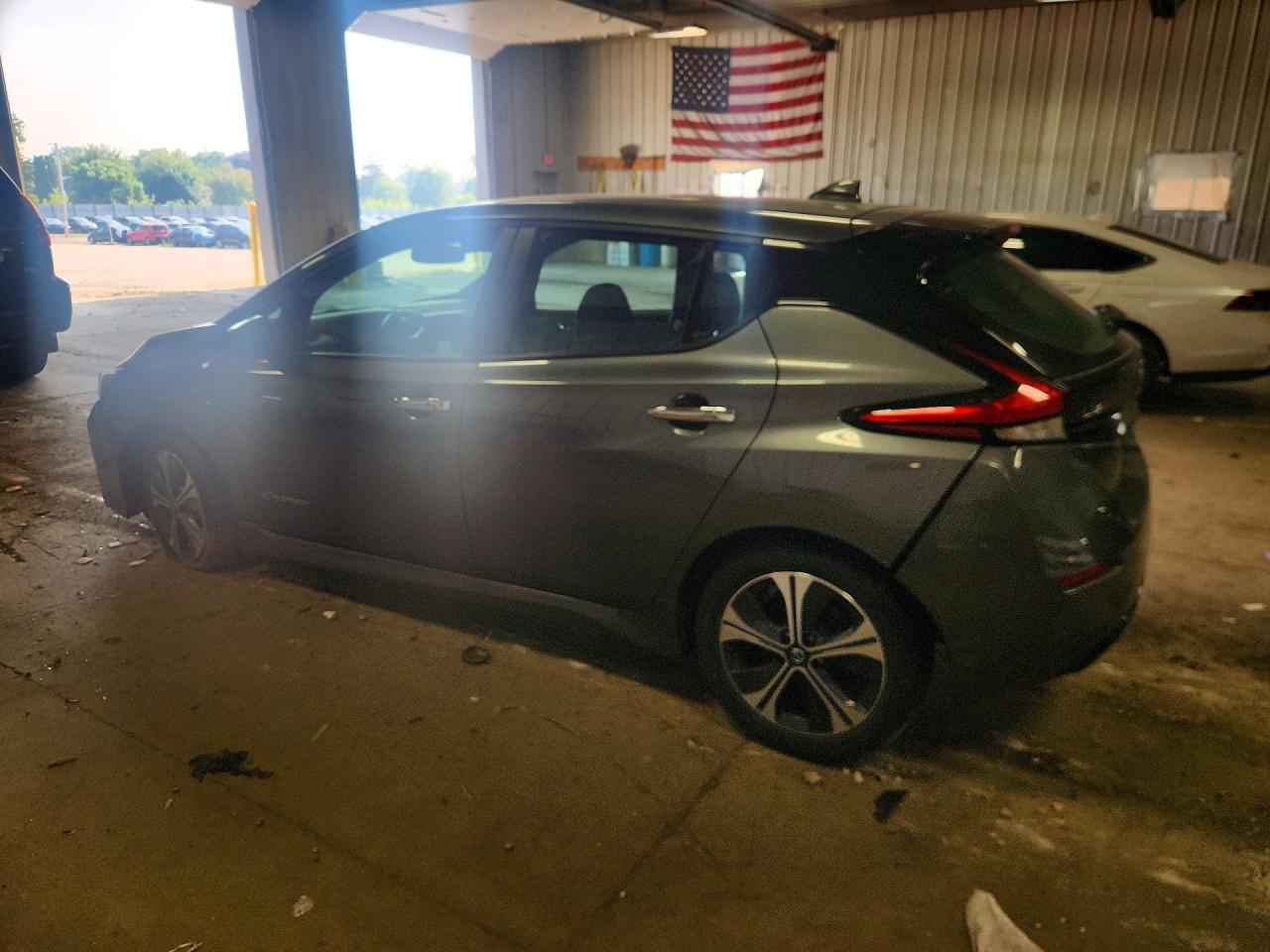 2018 NISSAN LEAF SV — снимка 2