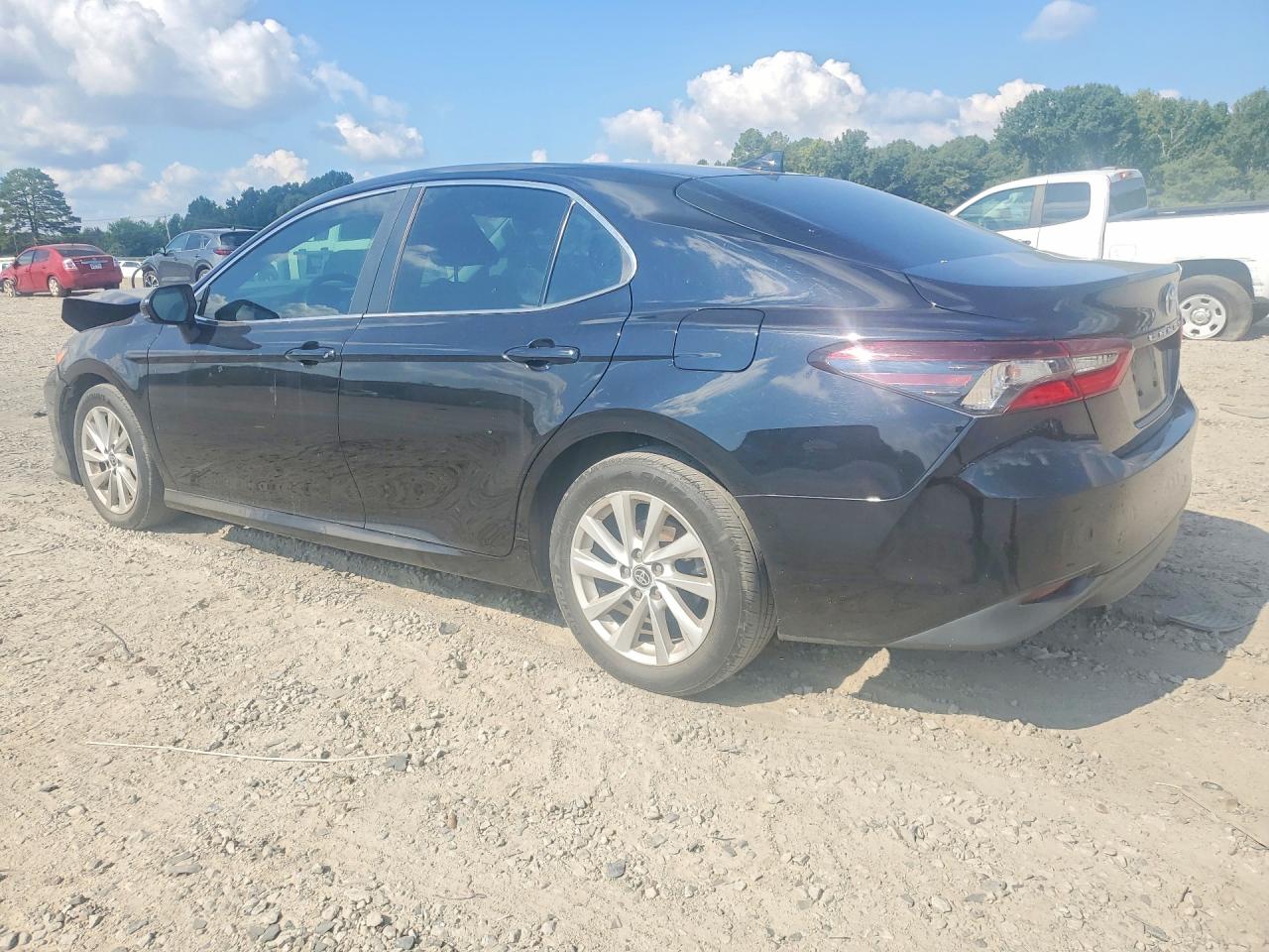 2022 TOYOTA CAMRY LE — снимка 2