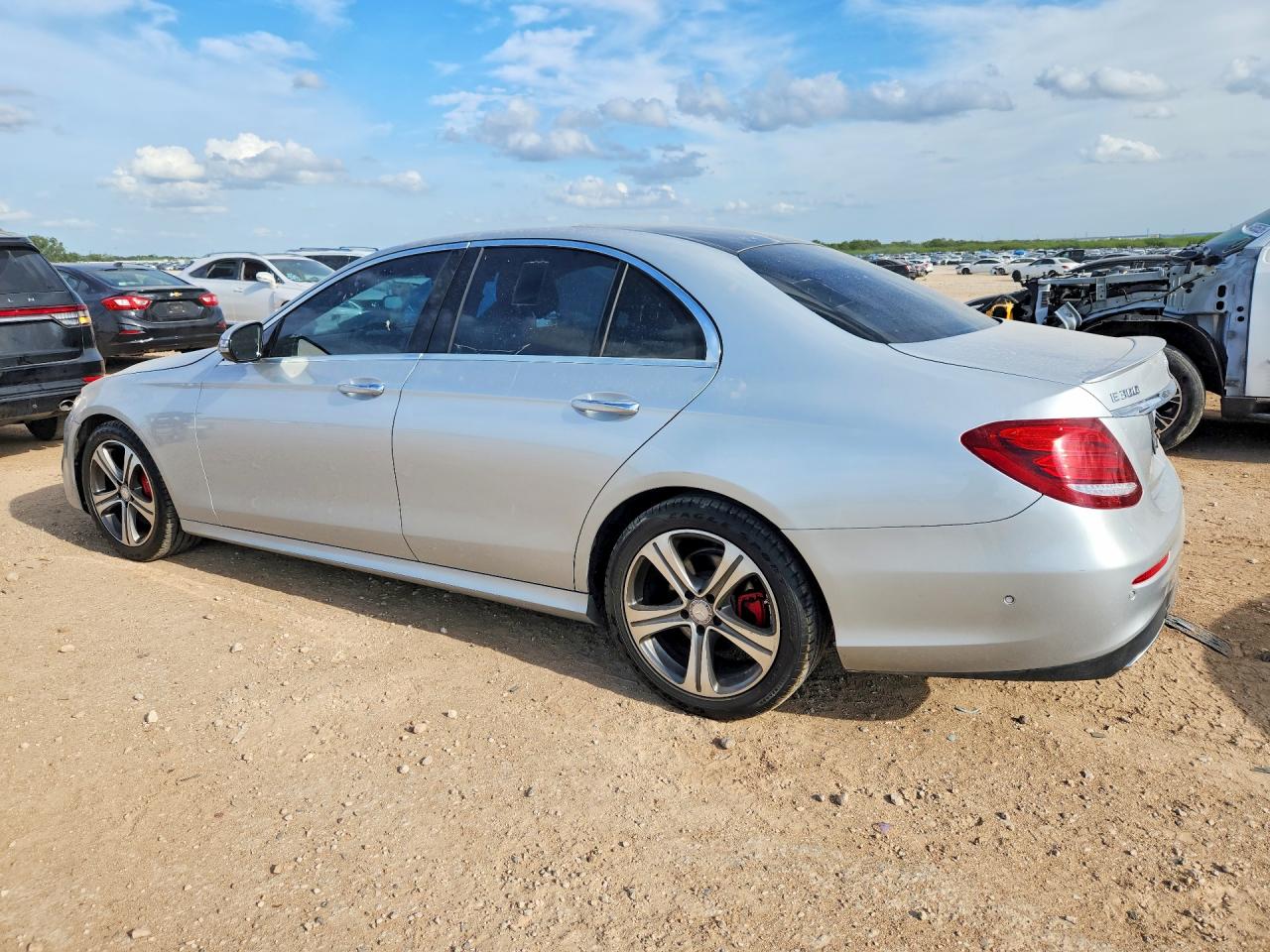 2017 MERCEDES-BENZ E 300 4MATIC — снимка 2