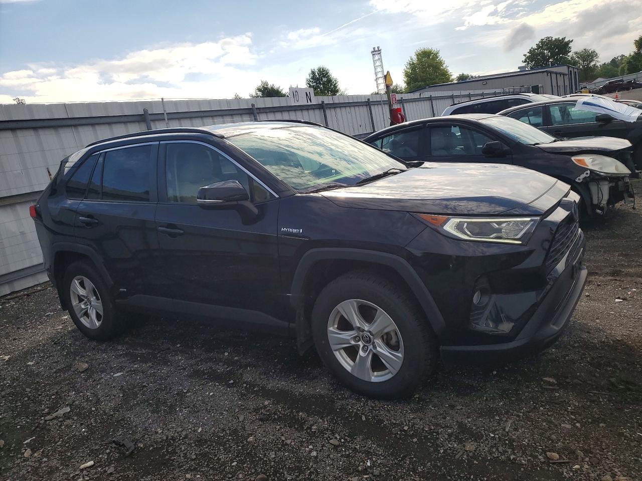 2021 TOYOTA RAV4 HYBRID XLE — снимка 4
