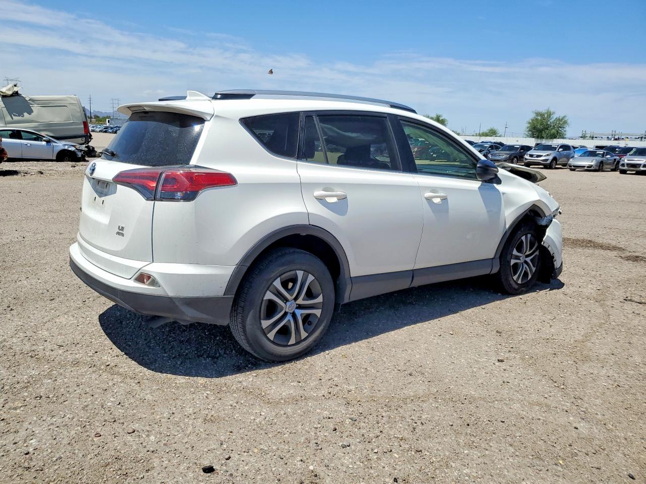 2018 TOYOTA RAV4 LE — снимка 3