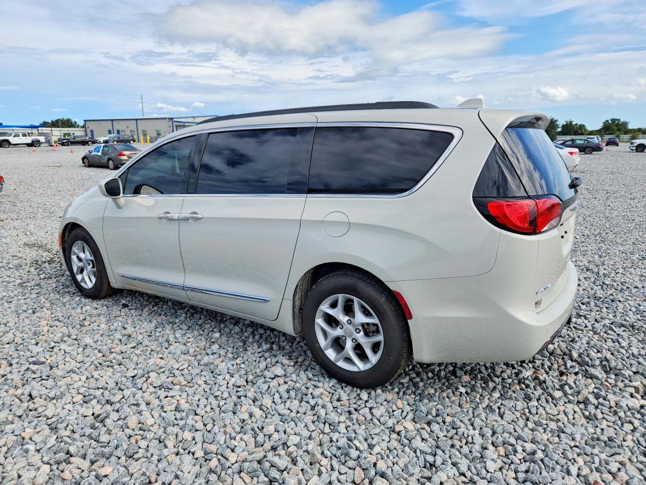 2017 CHRYSLER PACIFICA TOURING L — снимка 2