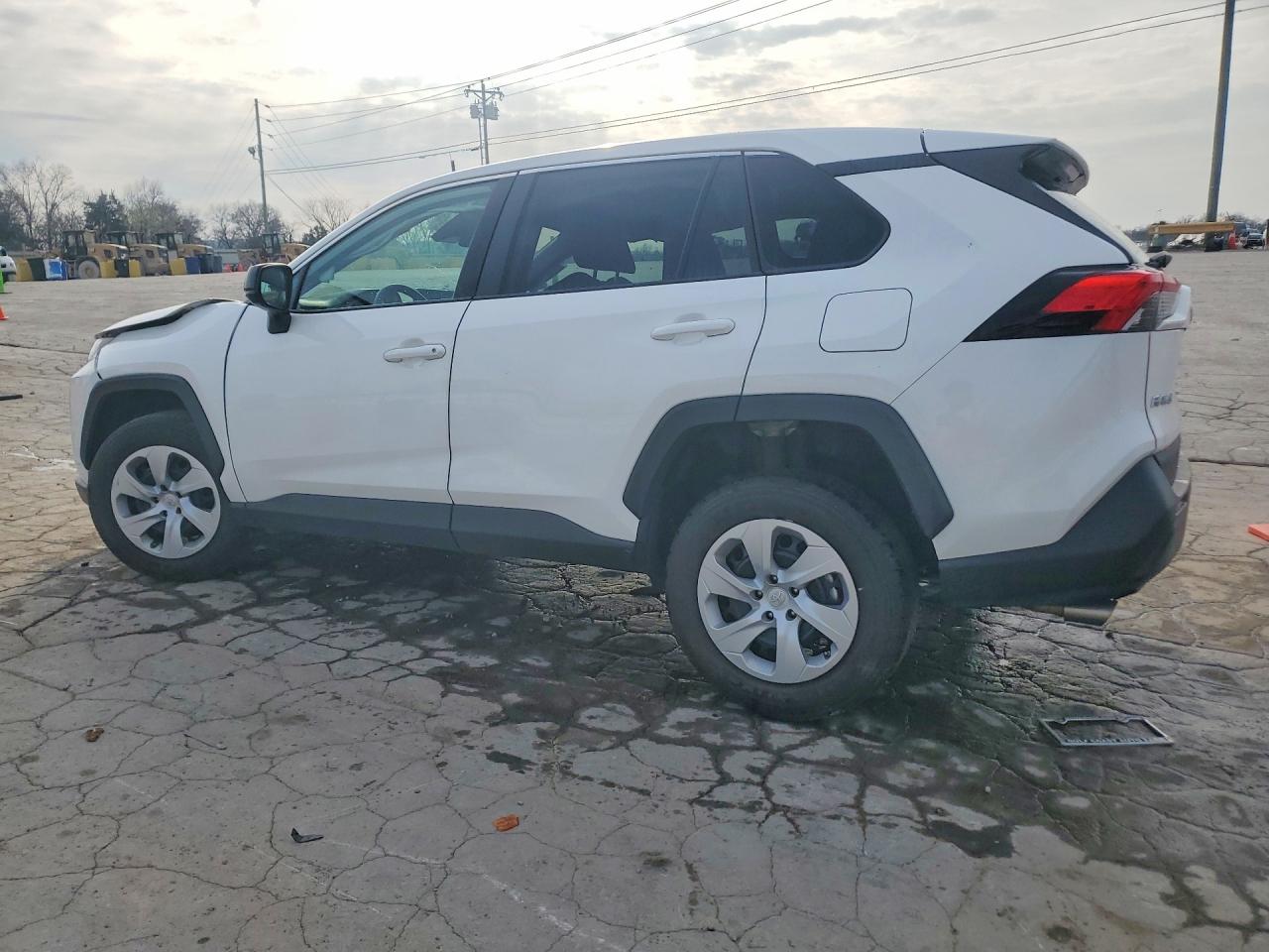 2024 TOYOTA RAV4 LE — снимка 2