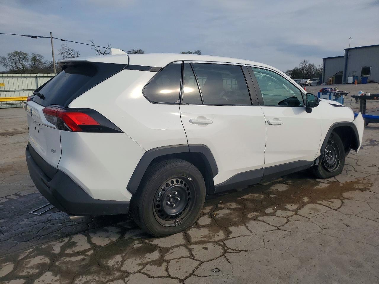 2024 TOYOTA RAV4 LE — снимка 3