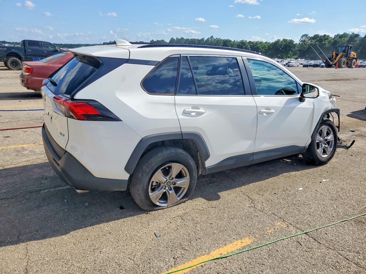2023 TOYOTA RAV4 XLE — снимка 3