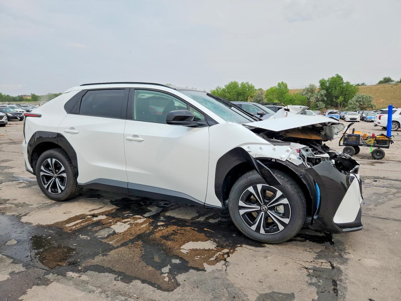 2024 TOYOTA BZ4X XLE — снимка 4